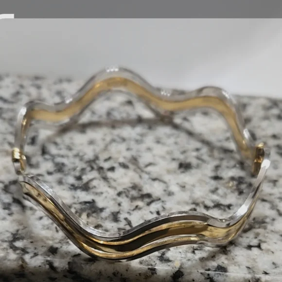 1978 Silver and Gold Wave Avon Vintage Bracelet - Picture 1 of 1